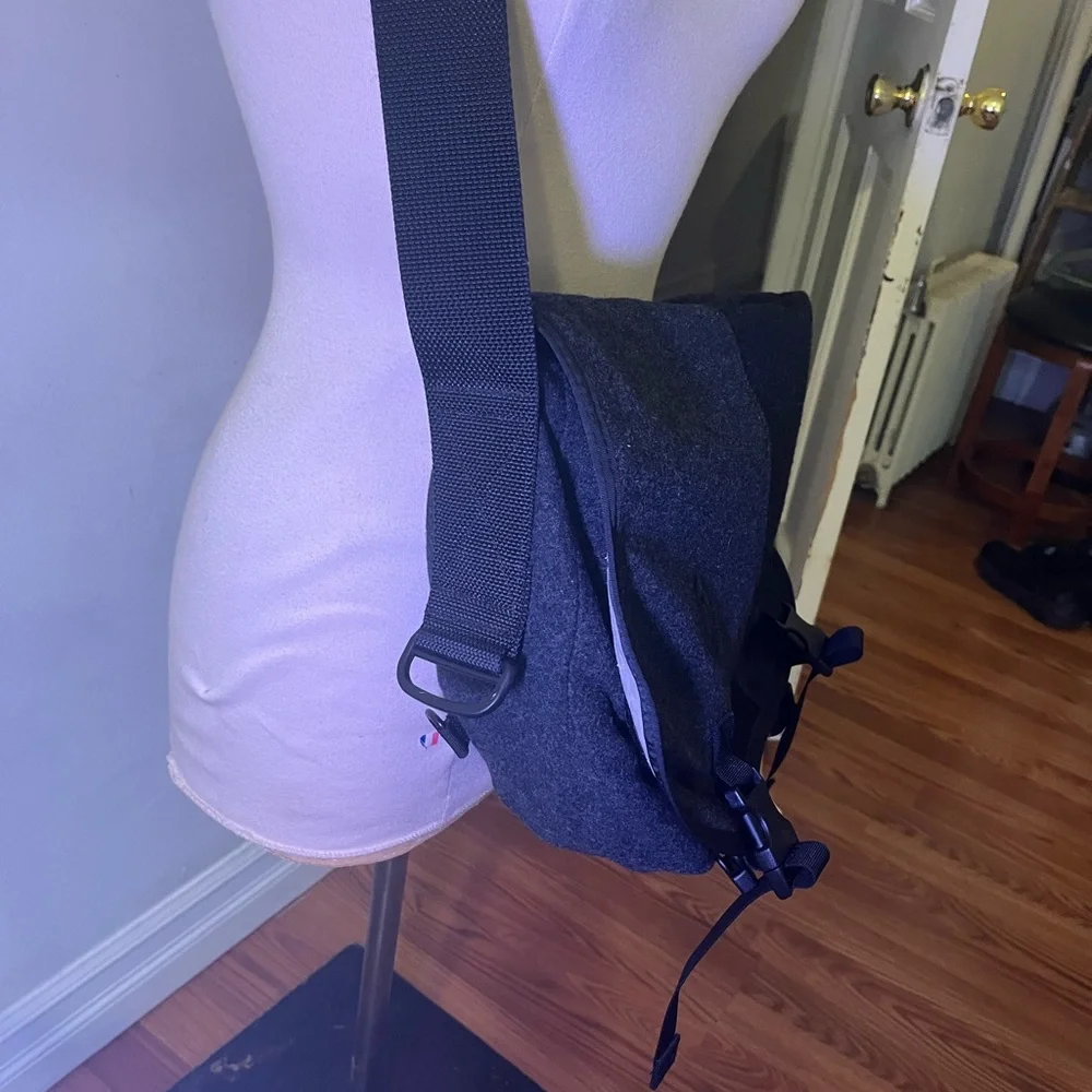 TIMBUK2 Black Messenger Bag barely used! Built to last! - Picture 11 of 11